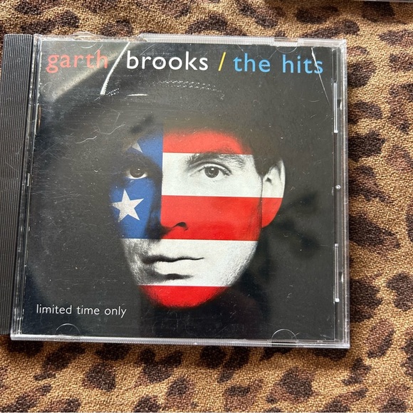 Garth Brooks CD Lot: The Hits (1994) & The Chase (1992) 🎶 - Picture 3 of 10